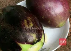 Illustration of how to steam eggplant with less oil 1