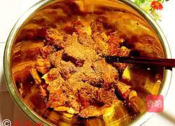 Illustration of how to make steamed pork ribs and lotus root 5