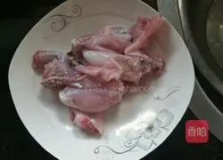Illustration of how to cook bullfrog 1