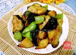 Illustration of how to make vegetarian fried ground and three delicacies 12