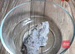 Illustration of how to make colorful shrimp rings 2