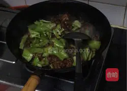 Illustration of home-style fried spicy chicken 7