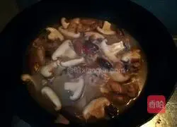 Mushroom stewed chicken legs Practice illustration 4