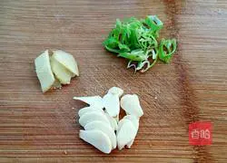 Illustration of how to make three delicacies from Northeast China 2