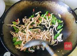 Illustration of how to make shredded squid with pickled pepper 8