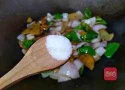 Illustration of how to make soy onion and potato slices 10