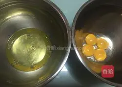 Illustration of how to make matcha cream cake roll 3