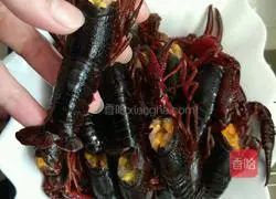 Spicy Illustration of how to make crayfish 1
