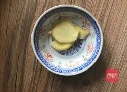 Illustration of how to make pork knuckles stewed with dried bamboo shoots 5