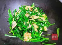 Recipe for stir-fried leeks with shrimps and eggs Illustration 10