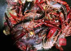 Illustration of how to make spicy crayfish with shrimp and eggs 5