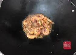 Illustration of braised shrimps with abalone sauce 5