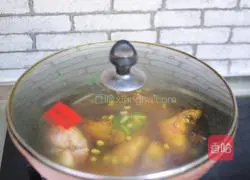 Soybean braised pig's trotters recipe 8