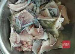 Illustration of how to make spicy boiled fish 1