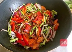 Illustration of how to make spiral pasta 8