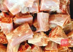 Illustration of how to make spicy duck neck 1