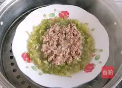 Illustration of steamed celery with minced meat 10