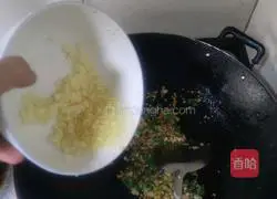 Illustration of how to make garlic crayfish 8