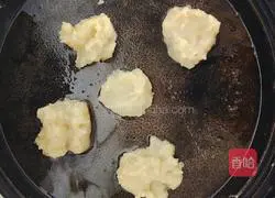 Illustration of how to fry mashed potatoes 7