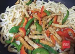 Illustration of how to make fried udon noodles with three shreds of tomato sauce 8