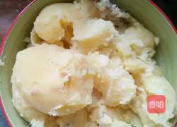 How to Chop Chili Snowman Mashed Potatoes Illustration 1