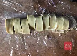 Illustration of how to make thousands of steamed meat rolls 6