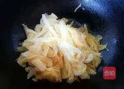 Illustration of Northeastern Sauerkraut Stewed Pork Ribs 5