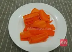 Illustration of how to make twice-cooked pork with carrots 3