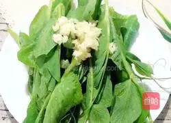 (Lantern Festival on the 15th day of the first lunar month) Illustration of how to make scrambled eggs with pea tips 5