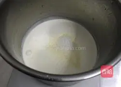 Illustration of how to make cherry blossom mousse 2