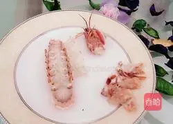 Illustration of how to eat Pipi shrimps 6