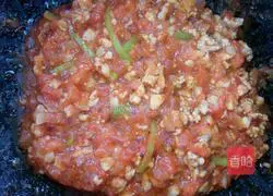 Illustration of how to make tomato minced meat pasta 9