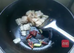 Illustration of how to cook twice-cooked pork with green pepper 6