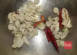 Illustration of how to make spicy chicken tripe 4