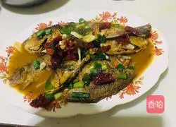 Illustration of braised wild crucian carp 8