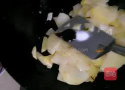 Illustration of how to make stir-fried ground and three delicacies 7