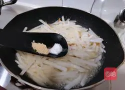 Illustration of how to make fried shredded radish with dried shrimp 7