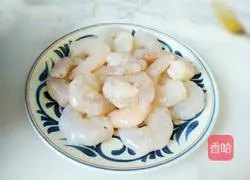 Illustration of how to make shrimps with tomato sauce 1