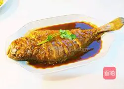 Illustration of braised yellow croaker during the Lantern Festival on the 15th day of the first lunar month 12