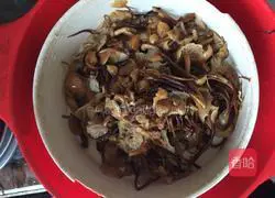 Illustration of how to make dry pot tea tree mushrooms 1