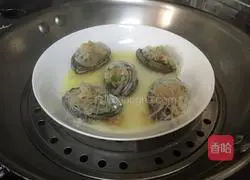 Illustration of how to make steamed abalone with vermicelli vermicelli 11