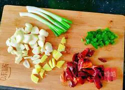 Illustration of how to make spicy crayfish 4