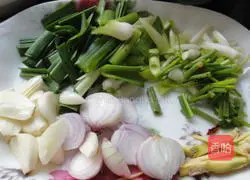 Illustration of how to make spicy crayfish 2