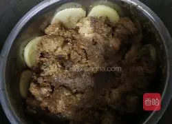 Illustration of how to make steamed pork with vermicelli 2