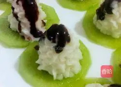 Illustration of how to make mashed potato tower 9