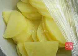 Illustration of making mashed potato cookies 1