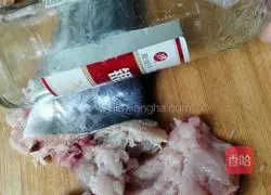 Illustration of how to make Weihai giant mackerel dumplings 1