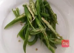 Illustration of how to make fish-flavored shredded chicken 2