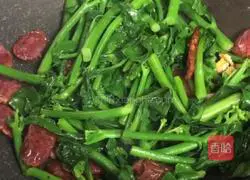 Illustration of how to make fried kale sprouts with sausage 4