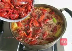 Illustration of how to make spicy lobster 11